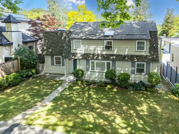 3877 Broadway W, Vancouver, BC V6R 2C2