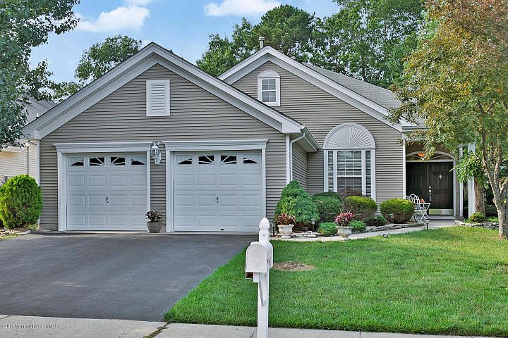 1st image of 4 Amberlands Ct