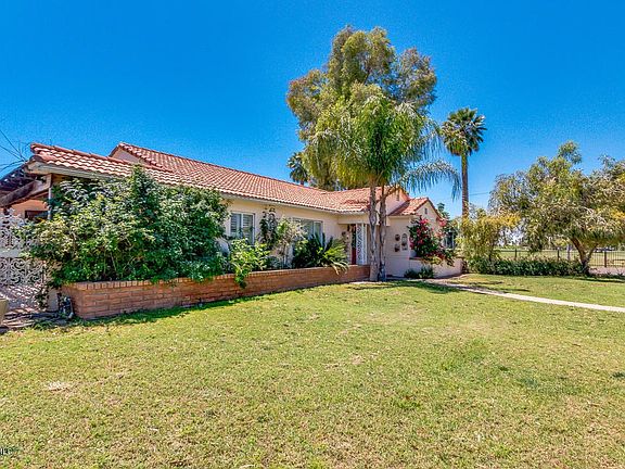 Location! Sides Golf Course!