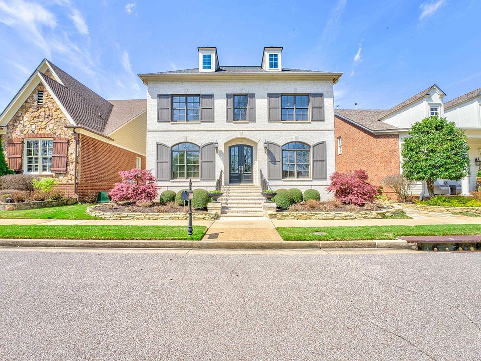 1st image of 4523 W Woodlawn Cir