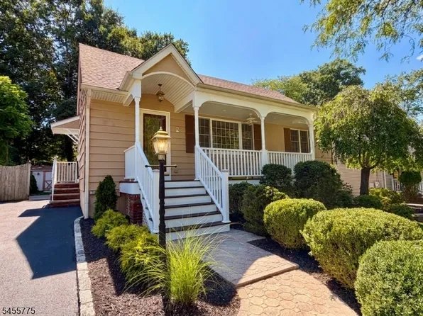 15 Oak Ln, Verona Twp., NJ 07044