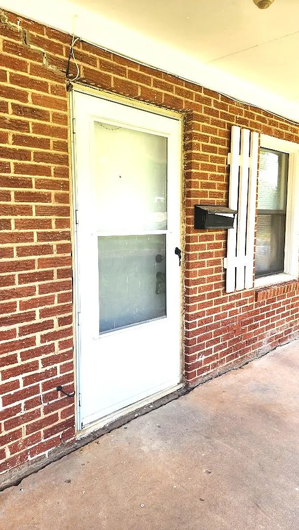 2 Bed 1 Bath 1 Car Detached Garage in Chesser Addn Midwest City — Photo 4