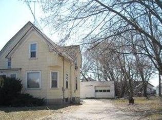813 Eales Ave, Waukesha, WI 53186