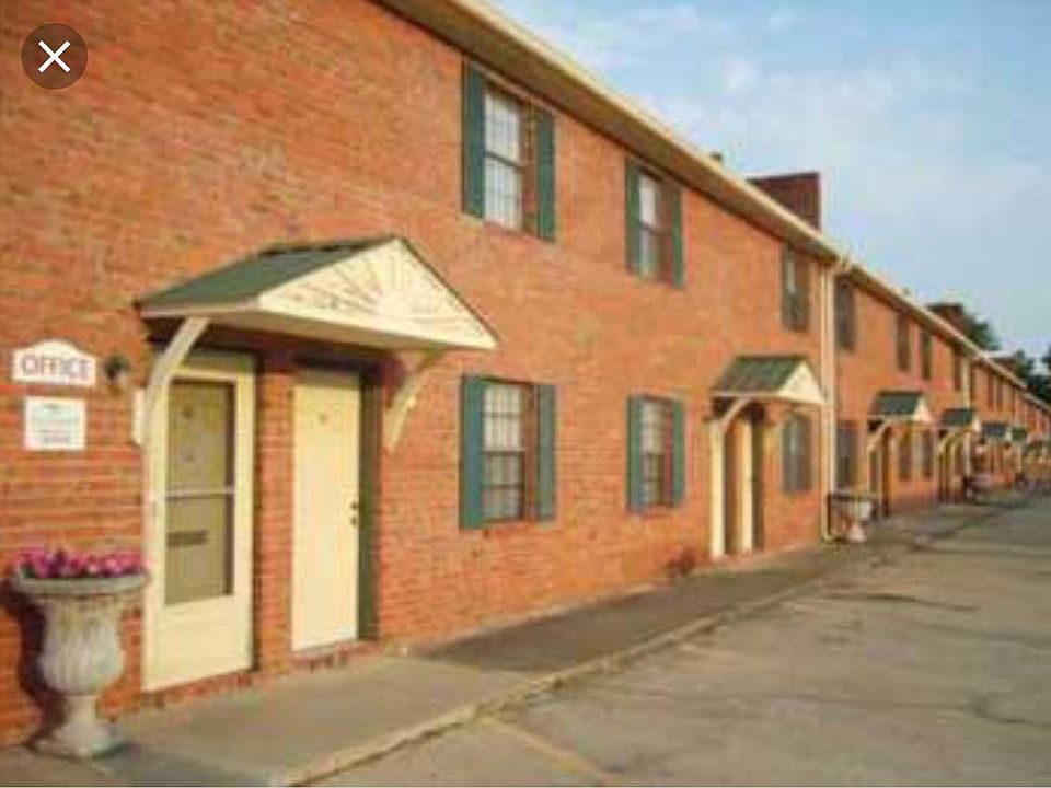 2nd image of 201 Lynn Ln