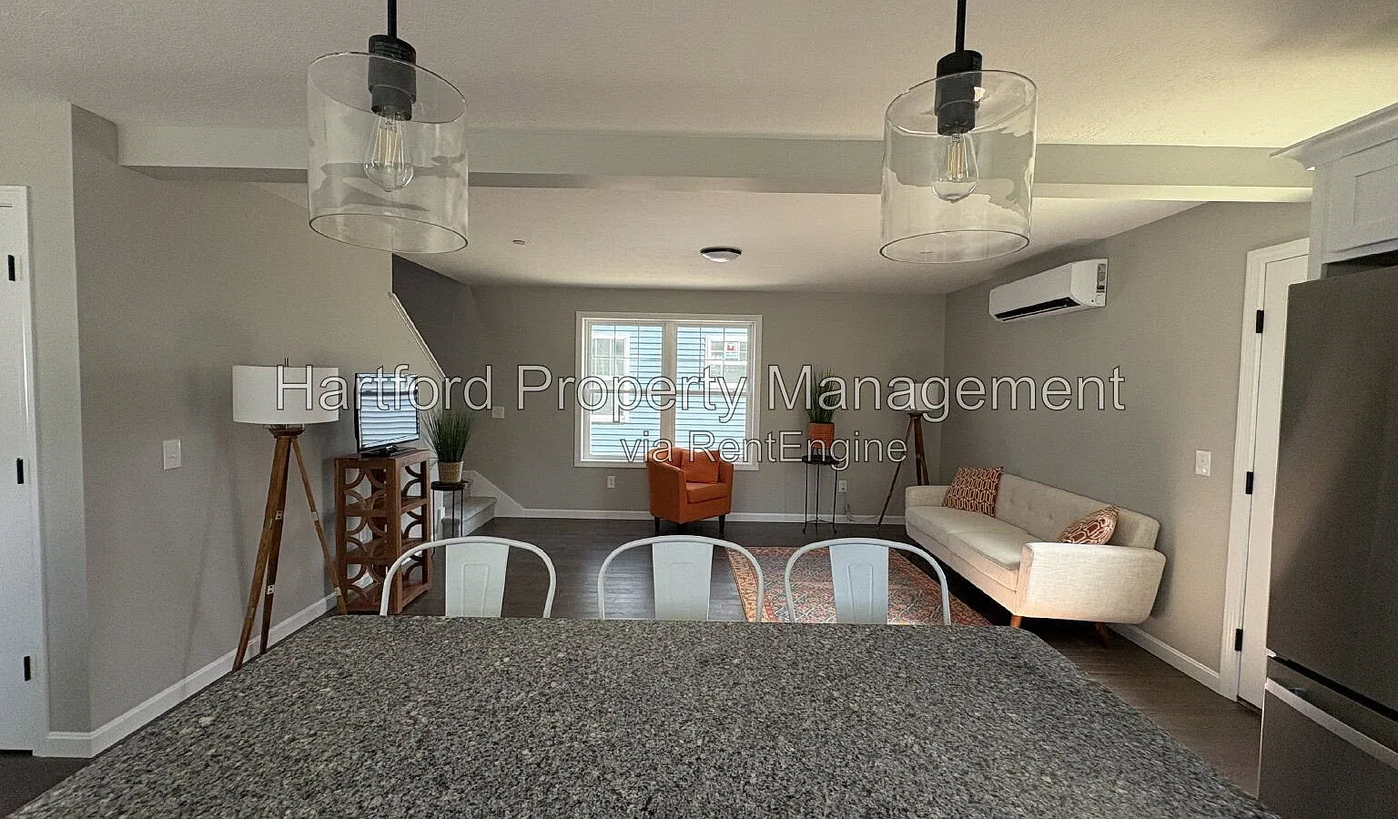 3 bed, 2.5 bath, 1500 sqft, $2,799 — Photo 2