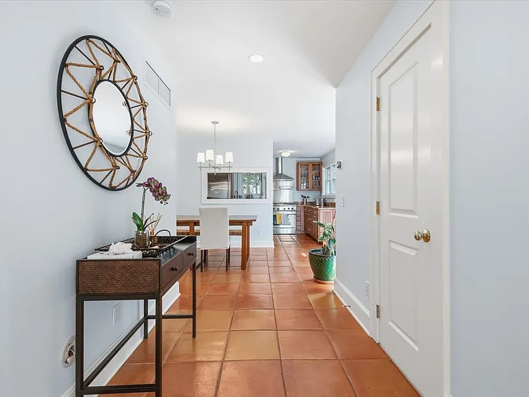 49 Beach Ave — Photo 15
