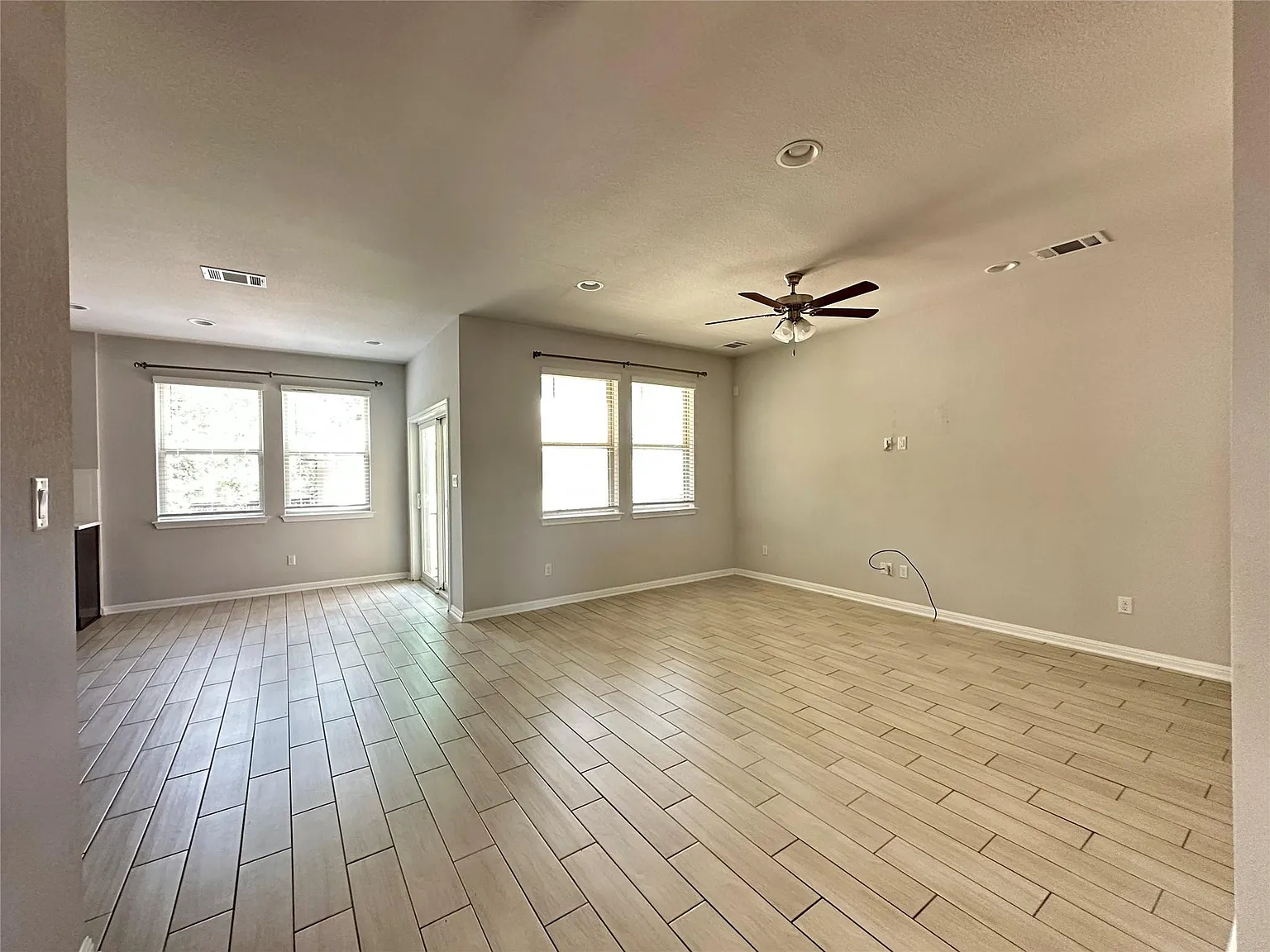 4 bed, 3.0 bath, 1822 sqft, $2,300 — Photo 2