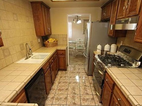 3rd image of 2052 Woodcock Ave