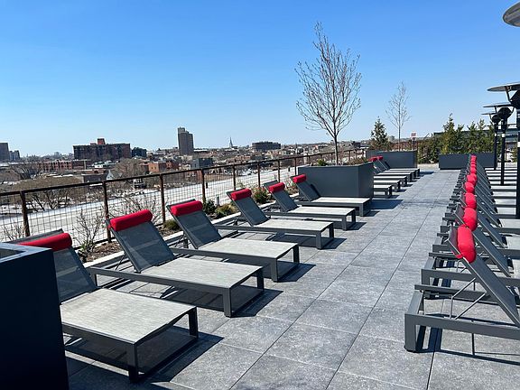 4th image of 617 W Cornelia Ave #233