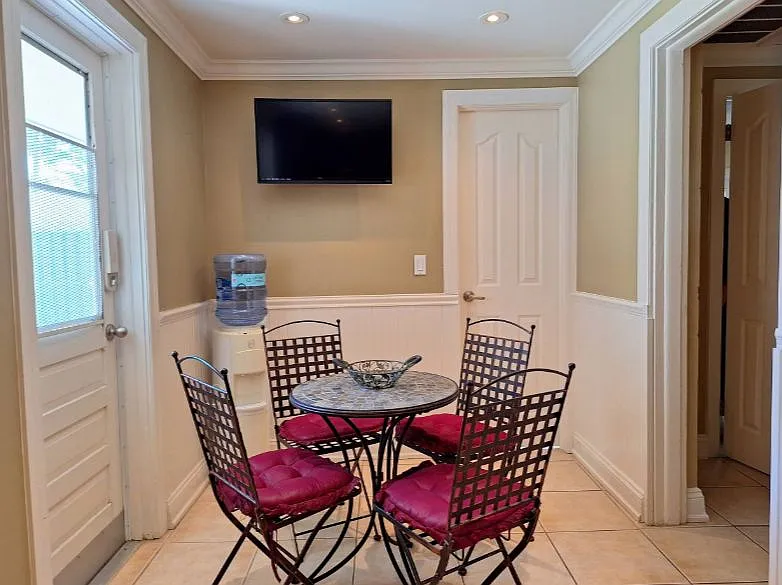 3 bed, 2.0 bath, 1376 sqft, $1,850 — Photo 4