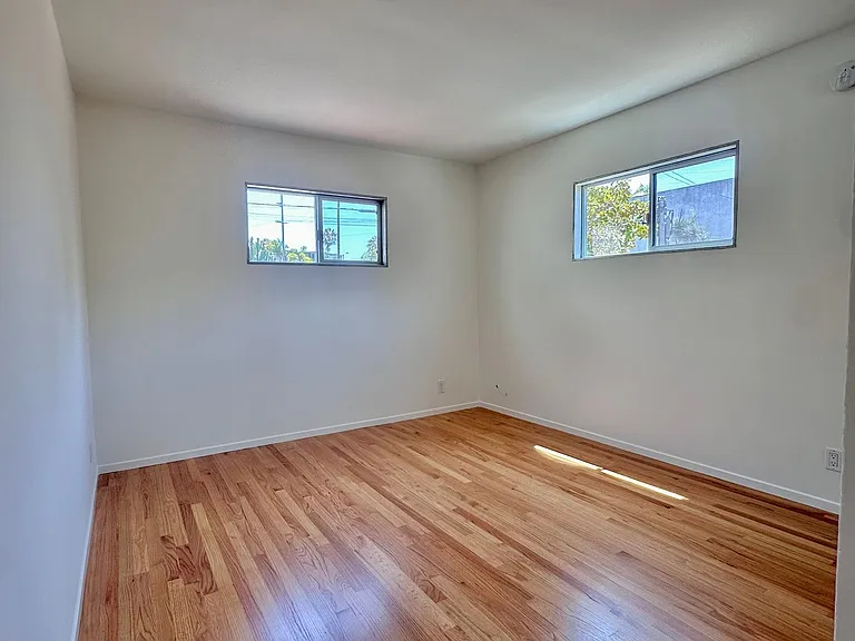 502 Westminster Ave — Photo 22