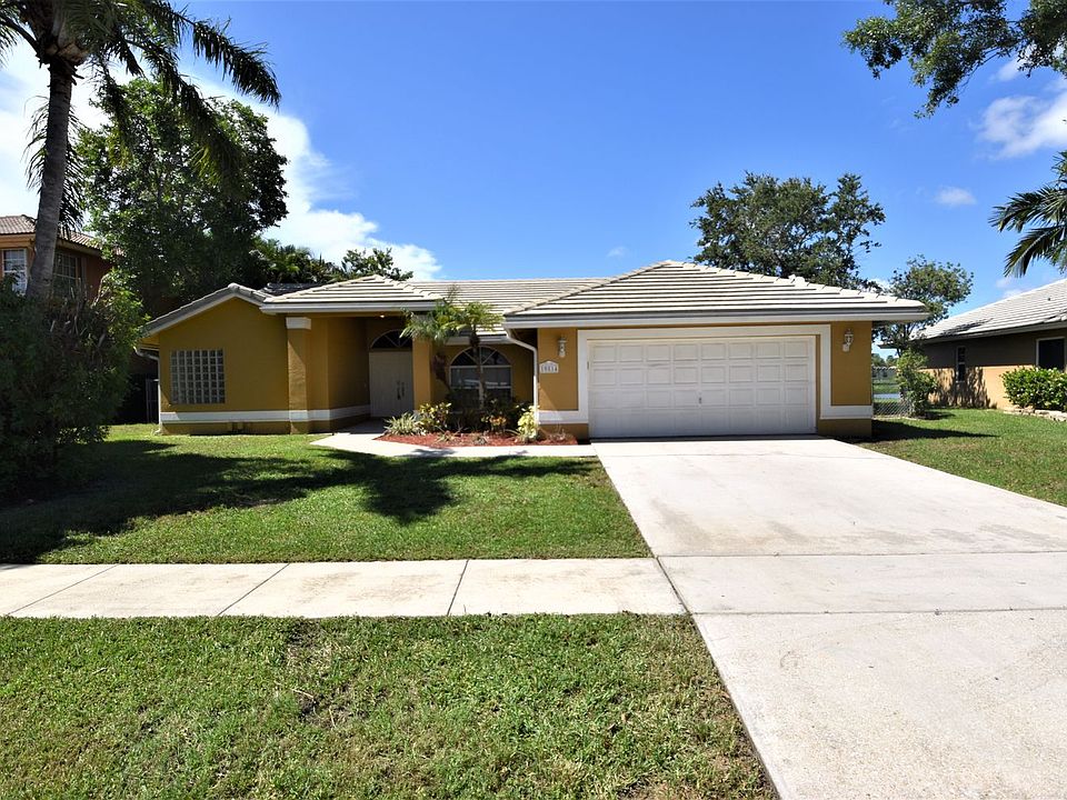 1st image of 10814 Paso Fino Dr