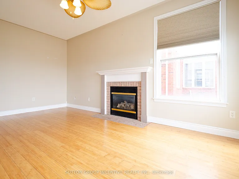 38 Harwood Dr #UPPER — Photo 6