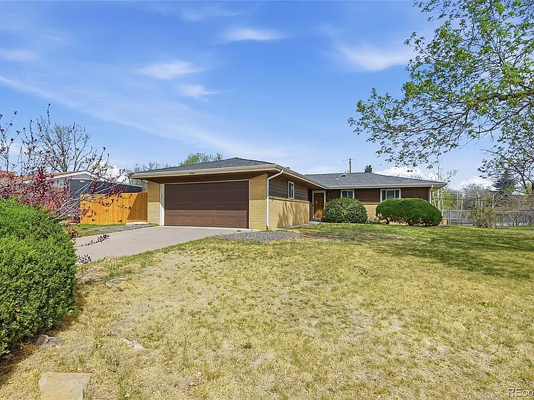 3290 Ward Rd — Photo 2