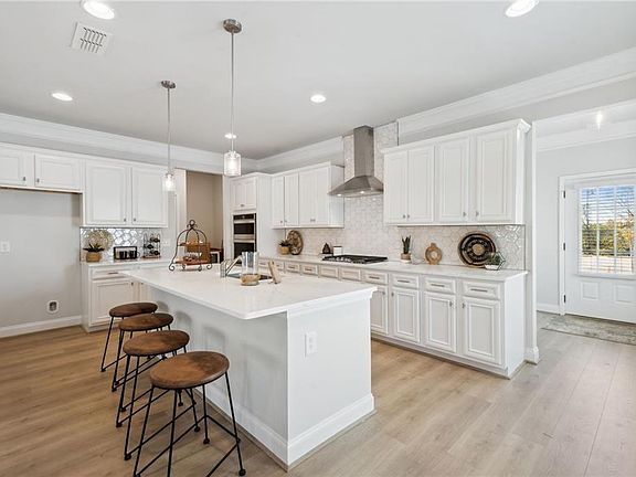 2nd image of 79 Maple Trl