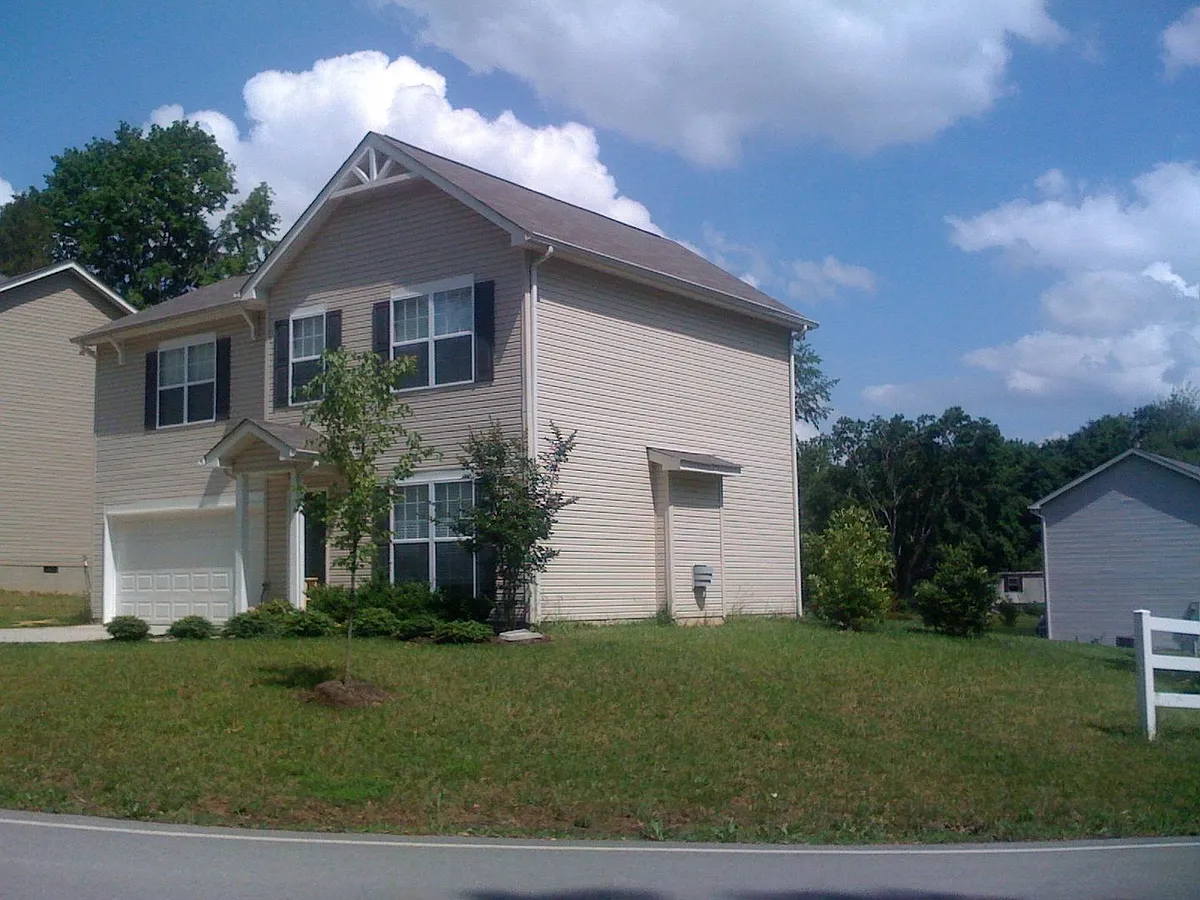 Building Photo - 2704 Sands Rd