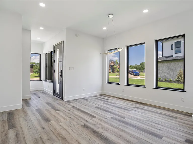 2811 Rodeo Dr — Photo 26