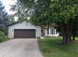 112 Delta Dr SW, Poplar Grove, IL 61065