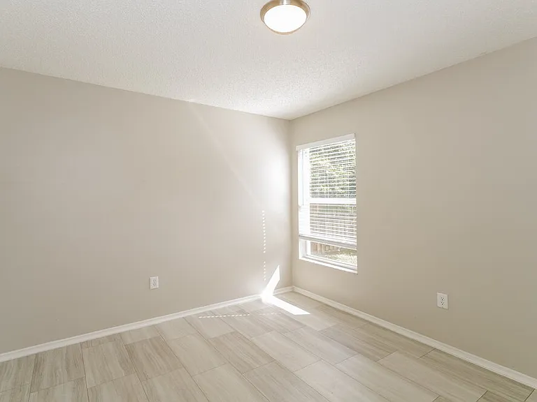 26808 Haverhill Dr — Photo 13