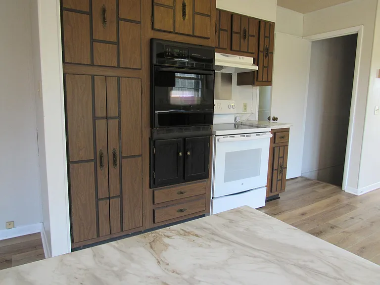 237 Stratmoor Dr — Photo 6