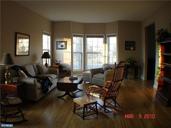 3rd image of 16 Dayna Ln