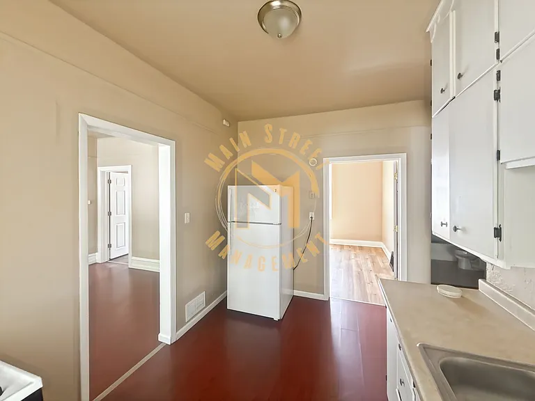 517 N Ashland Ave — Photo 3