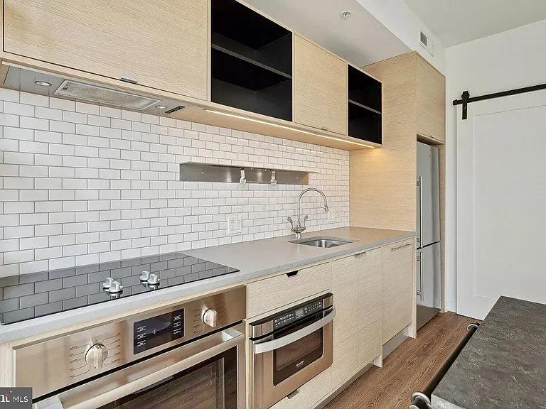 2030 8th St NW #Penthouse 5 — Photo 6