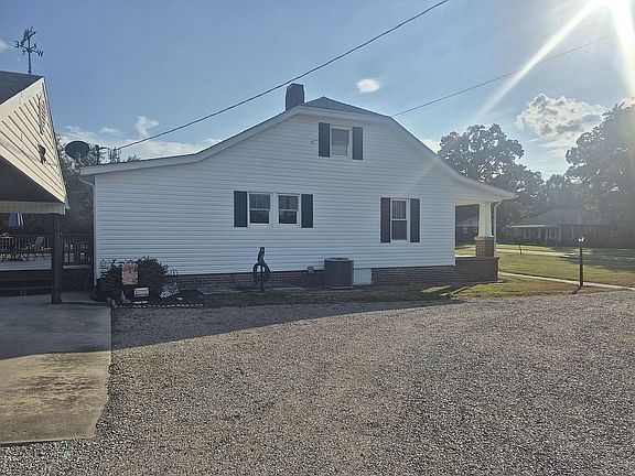 2nd image of 703 Lester St