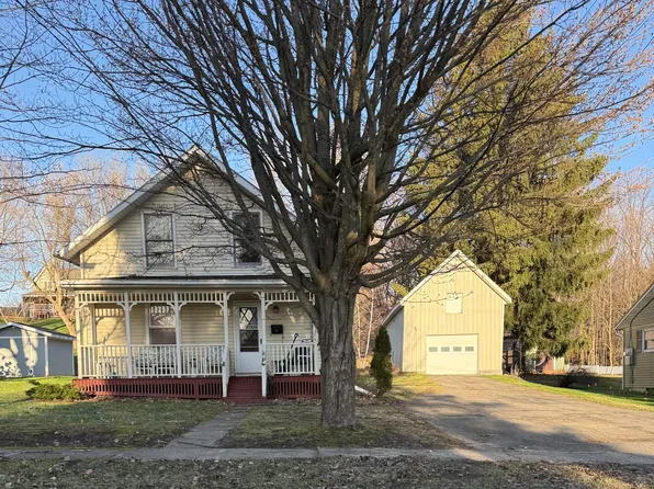 57 Wellington St, Malone, NY 12953