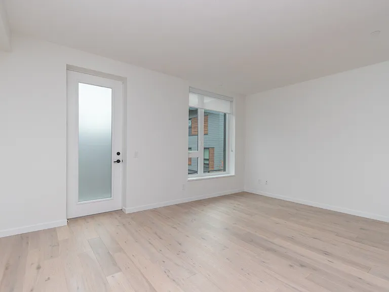 528 E 2nd St #32 — Photo 6