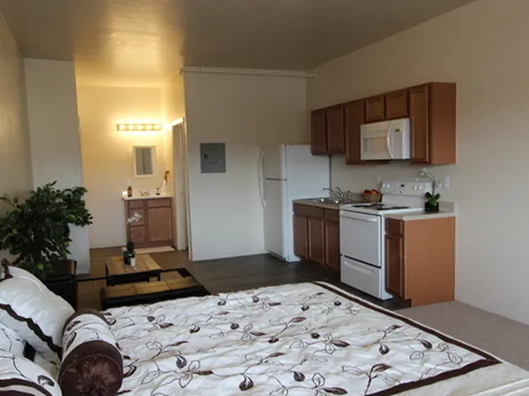 Updated unit close to CMU! Live without roommates at an affordable price!