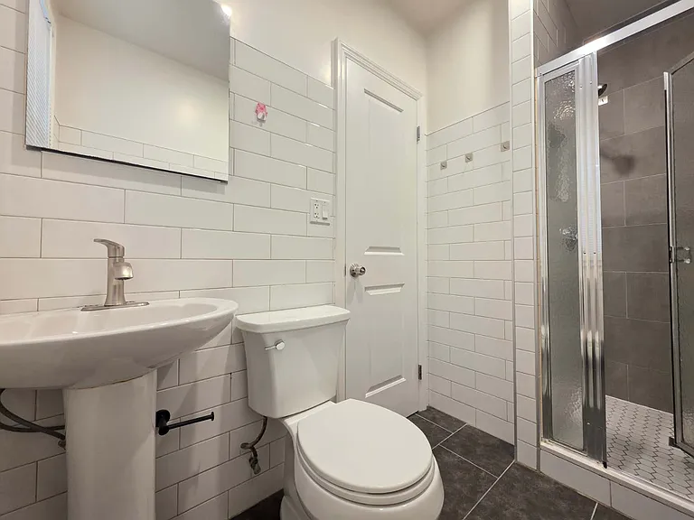 2237 E 24th St #2F — Photo 5