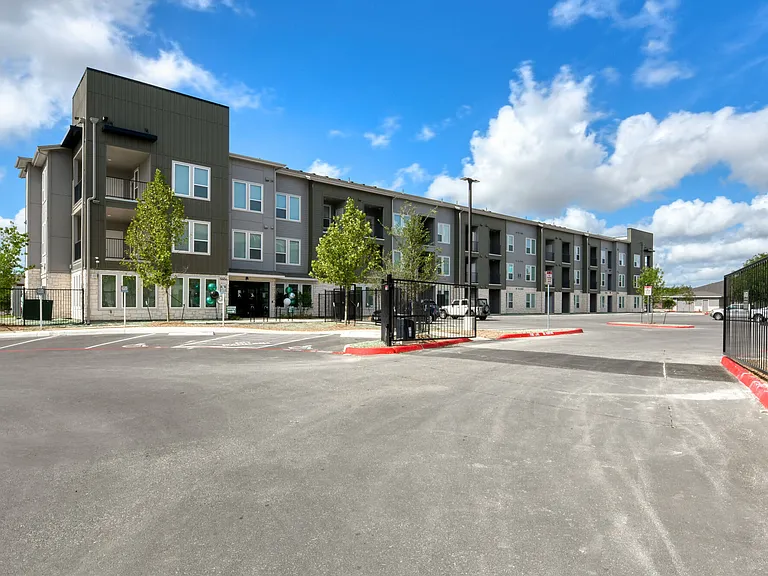 Sunstone Apartments — Photo 6
