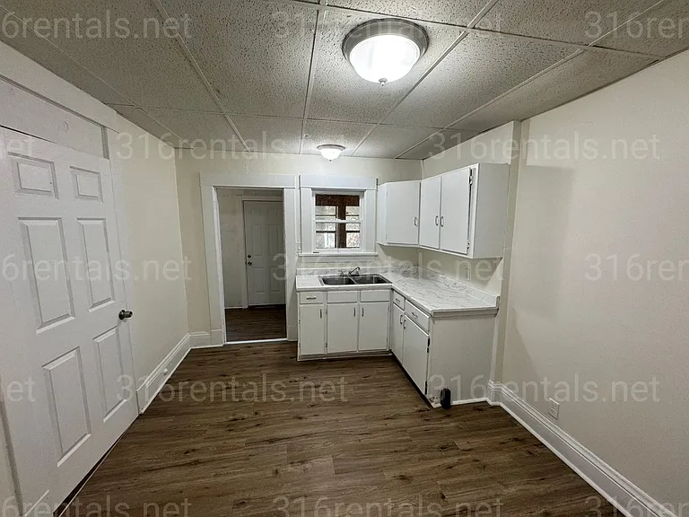 1825 N Park Pl — Photo 4