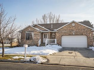 2021 Craig Ln, Syracuse, UT 84075