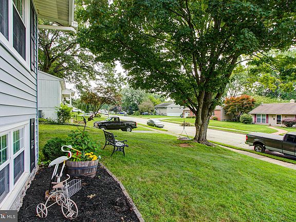 4th image of 411 Chesterfield Dr