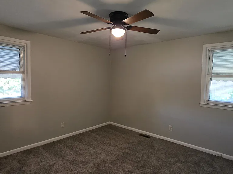 2206 Bothwell St — Photo 13