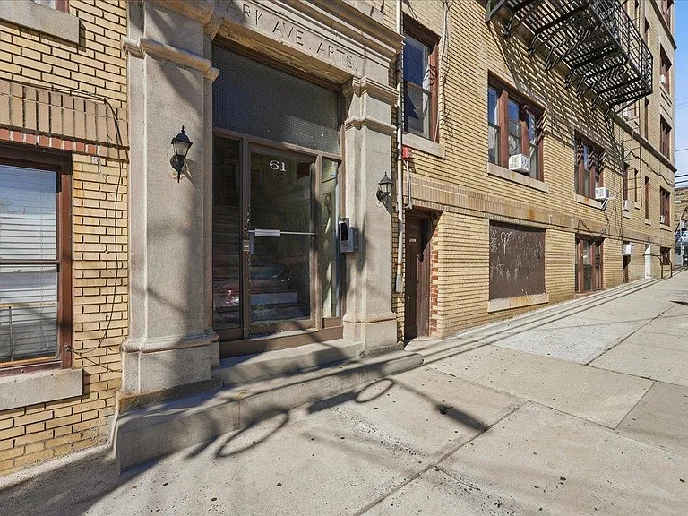 61 65th St #8 — Photo 23