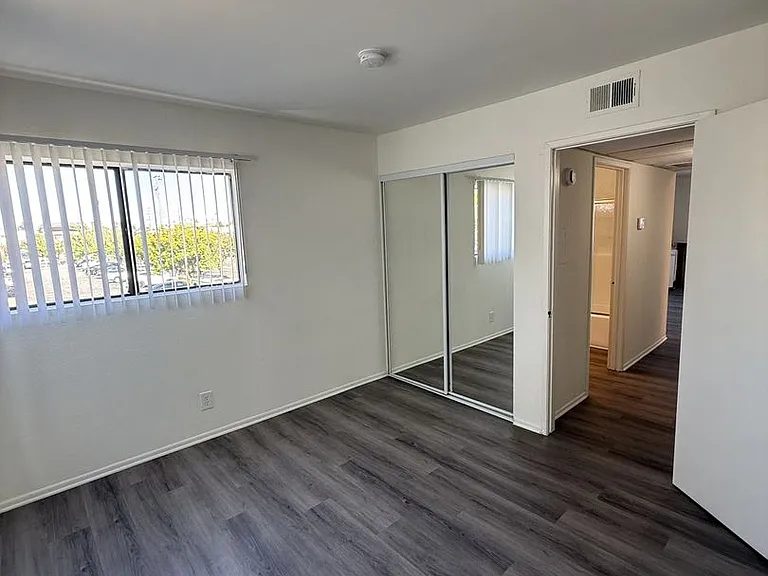 14543 Burbank Blvd — Photo 40