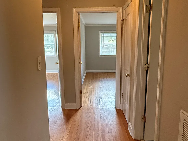 910 Sawyer Dr — Photo 7