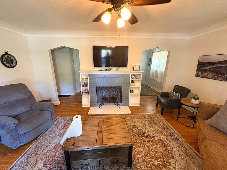 827 SW Hedgewood Ave — Photo 3
