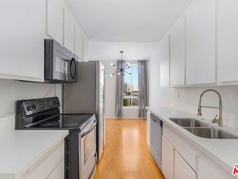 1st image of 622 S Barrington Ave APT 304