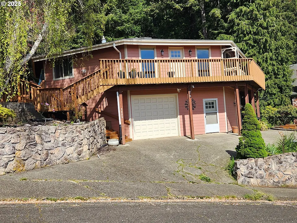 2453 Stephanie Ln