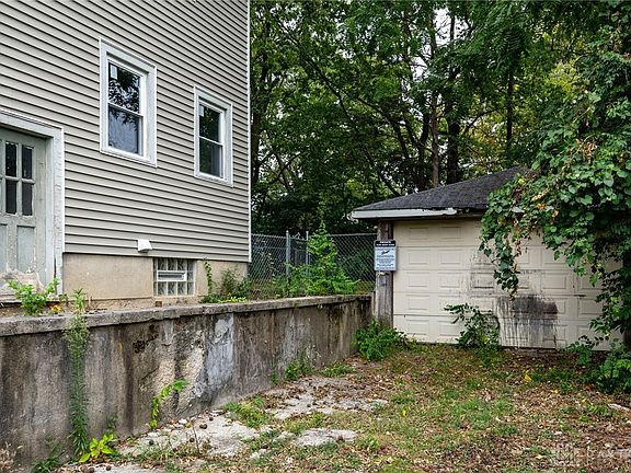 4th image of 19 W Beechwood Ave