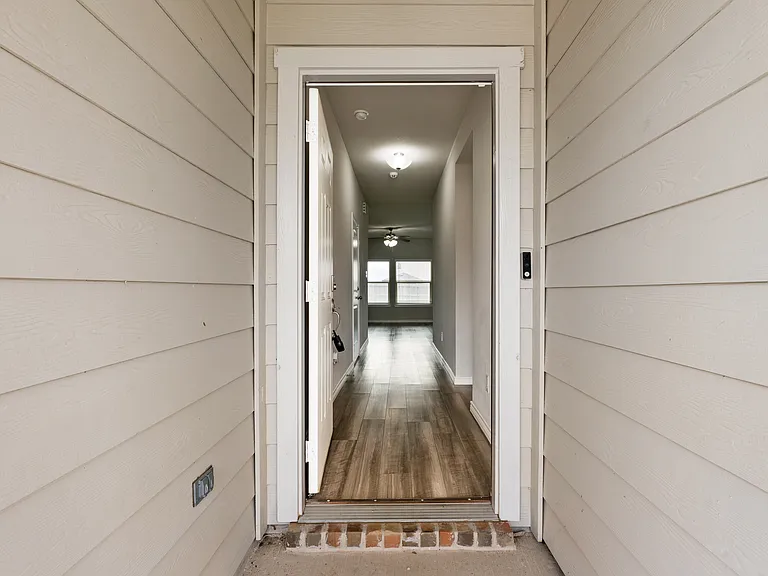 1142 Natchez Dr — Photo 8