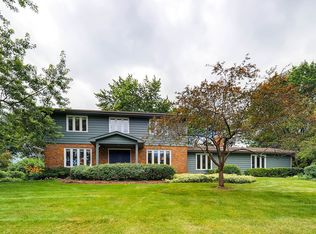 3N220 Loretta Dr, St Charles, IL 60175