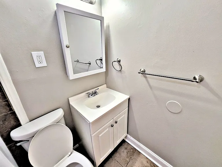 1506 Oakwood Ave NE — Photo 7