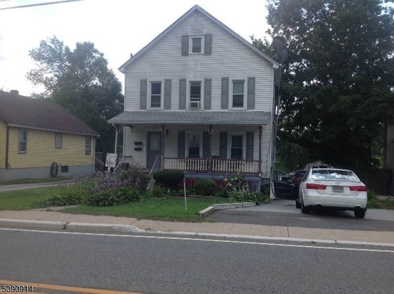 1st image of 21 Clove Ave