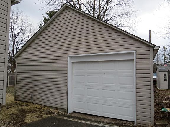 3rd image of 193 Fellows Ave