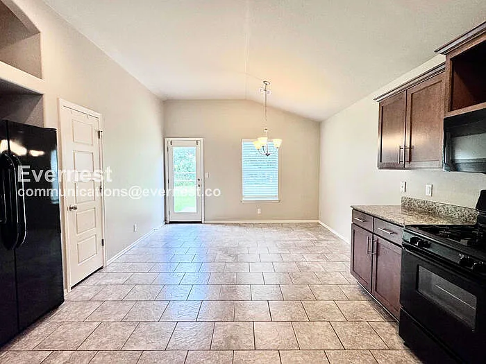 10443 S James St — Photo 4